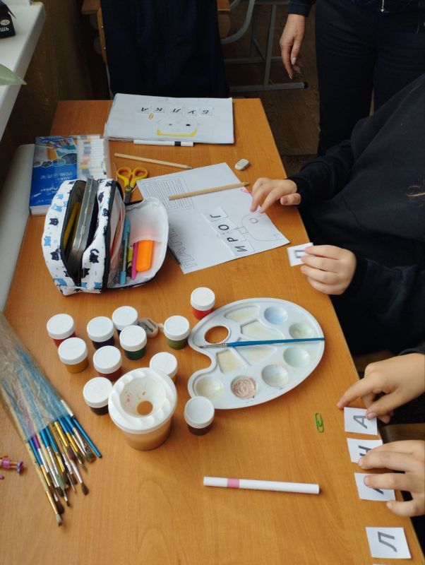 День хлеба - это отличный повод рассказать детям о ценности хлеба, научить бережному отношению к нему и рассказать о людях, которые помогают нам его получить День хлеба - это отличный повод рассказать детям о ценности хлеба, научить бережному отношению к нему и рассказать о людях, которые помогают нам его получить