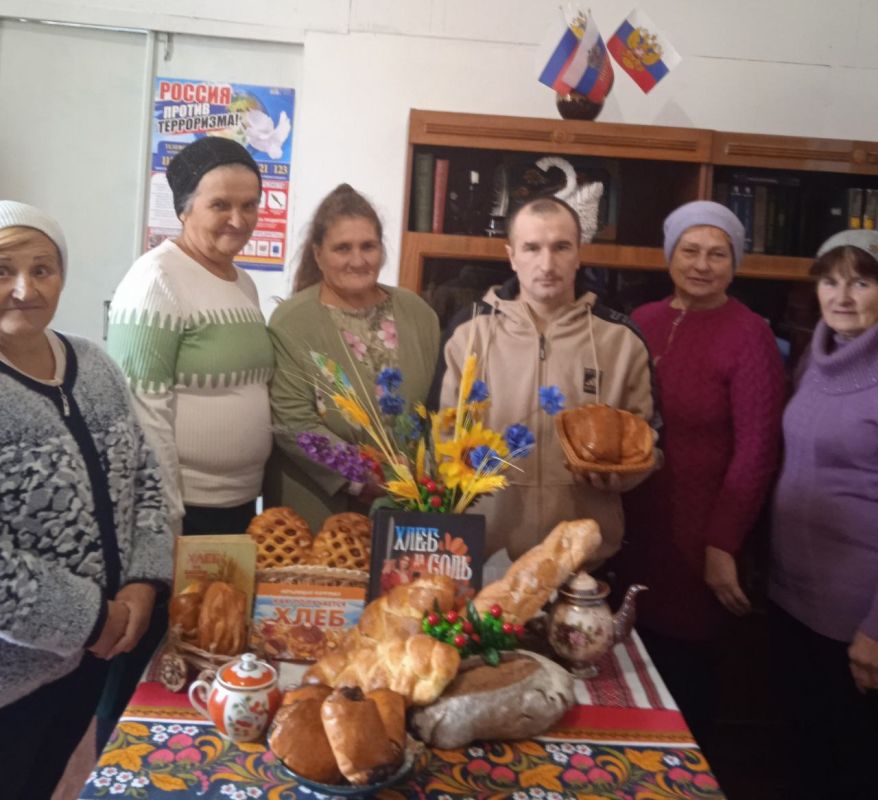 В Дмиртиевсой. сельской библиотеке состоялось праздничное мероприятие посвящённое Всемирному Дню хлеба В Дмиртиевсой. сельской библиотеке состоялось праздничное мероприятие посвящённое Всемирному Дню хлеба