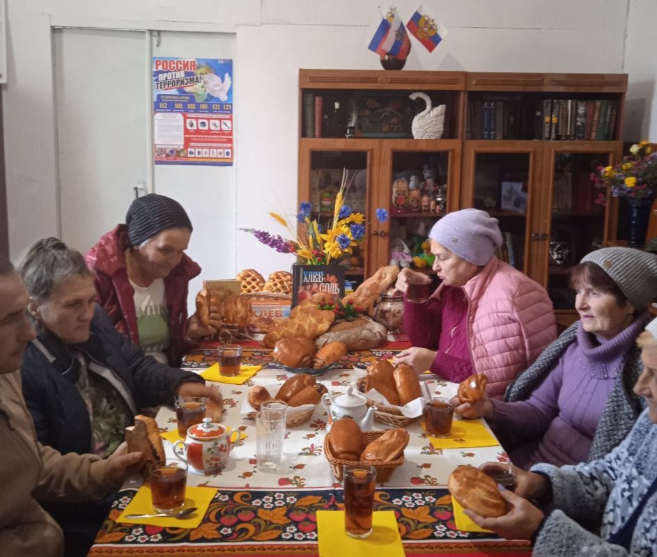 В Дмиртиевсой. сельской библиотеке состоялось праздничное мероприятие посвящённое Всемирному Дню хлеба В Дмиртиевсой. сельской библиотеке состоялось праздничное мероприятие посвящённое Всемирному Дню хлеба