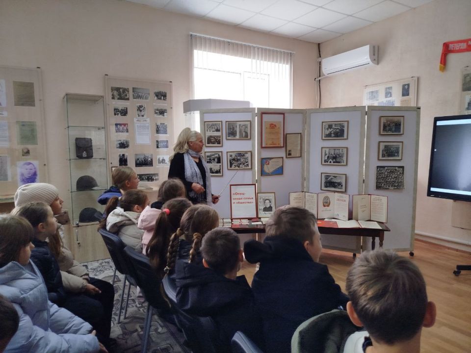 Ежегодно в третье воскресенье октября в нашей стране празднуется День отца Ежегодно в третье воскресенье октября в нашей стране празднуется День отца