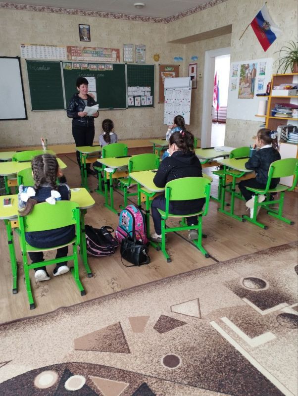 День хлеба - это отличный повод рассказать детям о ценности хлеба, научить бережному отношению к нему и рассказать о людях, которые помогают нам его получить День хлеба - это отличный повод рассказать детям о ценности хлеба, научить бережному отношению к нему и рассказать о людях, которые помогают нам его получить