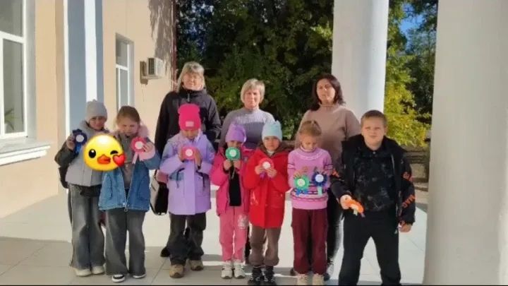 Сегодня в Розовской сельской библиотеке состоялся мастер-класс «Открытка папе», который был приурочен ко Дню отца