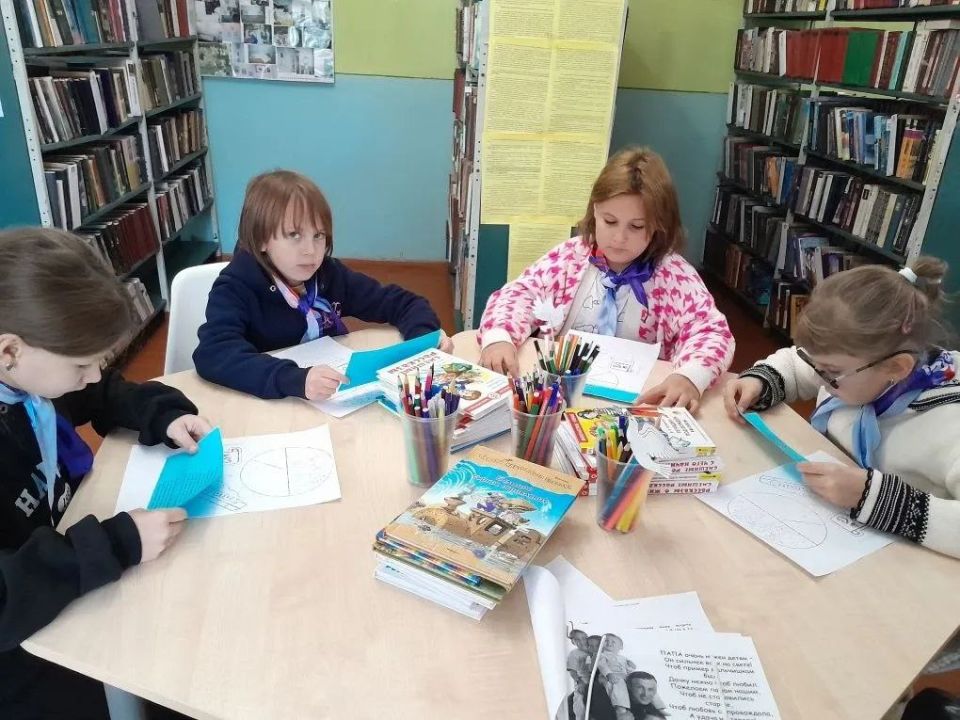 16 октября во Владимировской библиотеке состоялась литературно- развлекательная программа "Папа может всё" 16 октября во Владимировской библиотеке состоялась литературно- развлекательная программа "Папа может всё"