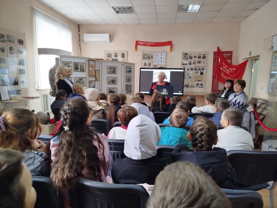 Ежегодно в третье воскресенье октября в нашей стране празднуется День отца Ежегодно в третье воскресенье октября в нашей стране празднуется День отца