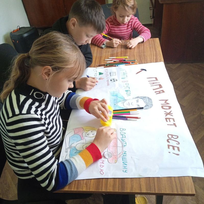 В Анновском сельском клубе ребята готовятся ко Дню Отца В Анновском сельском клубе ребята готовятся ко Дню Отца