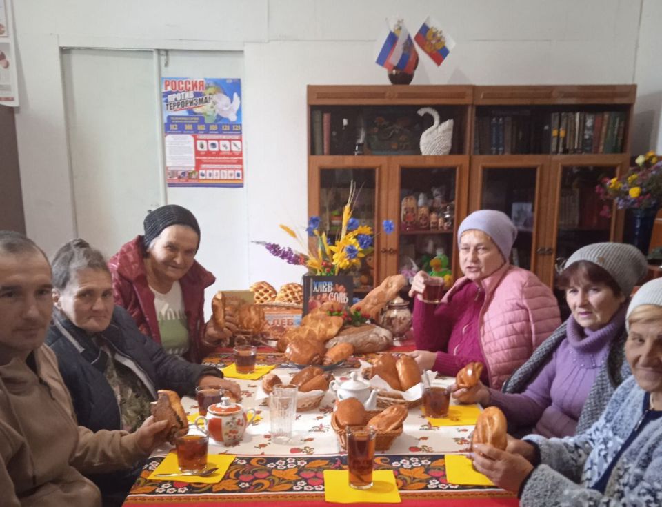 В Дмиртиевсой. сельской библиотеке состоялось праздничное мероприятие посвящённое Всемирному Дню хлеба В Дмиртиевсой. сельской библиотеке состоялось праздничное мероприятие посвящённое Всемирному Дню хлеба