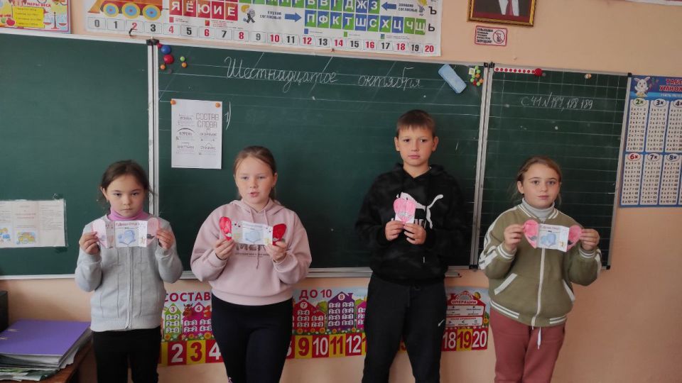 17 октября в ГБУ ОО ЗО "Розовская СОШ №29" состоялся единый классный час, приуроченный Дню отца 17 октября в ГБУ ОО ЗО "Розовская СОШ №29" состоялся единый классный час, приуроченный Дню отца