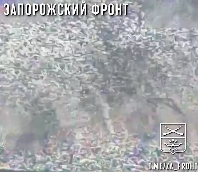 Работа оператора дрона с позывным "Мартын" из группы "Немца" 291-го мсп, который демонстрирует высокую результативность при нанесении ударов по позициям ВСУ на Запорожском направлении