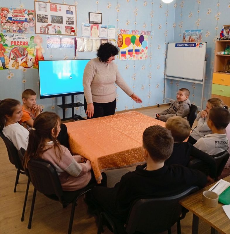 "МОЙ ПАПА САМЫЙ ЛУЧШИЙ !". В преддверии Дня отца в Гаммовском сельском доме культуры прошёл час общения "Мой папа самый лучший!" Ведущая рассказала ребятам историю праздника, когда и откуда пошла традиция празднования Дня... "МОЙ ПАПА САМЫЙ ЛУЧШИЙ !". В преддверии Дня отца в Гаммовском сельском доме культуры прошёл час общения "Мой папа самый лучший!" Ведущая рассказала ребятам историю праздника, когда и откуда пошла традиция празднования Дня...