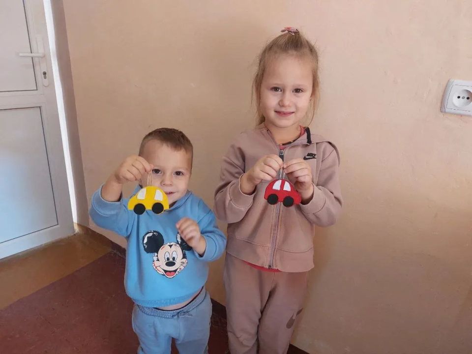 Он защитник и герой,. За меня стоит горой Он защитник и герой,. За меня стоит горой