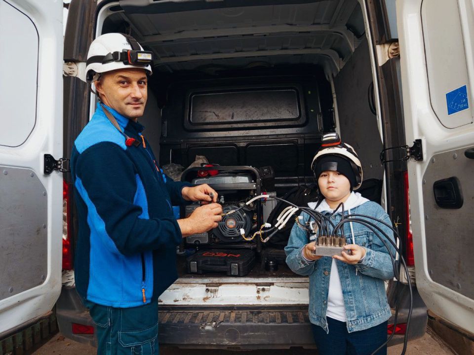 В рамках празднования Дня отца в Ботиевской библиотеке состоялась увлекательная онлайн-фотоакция «Папа рядом — счастье в кадре!» В рамках празднования Дня отца в Ботиевской библиотеке состоялась увлекательная онлайн-фотоакция «Папа рядом — счастье в кадре!»