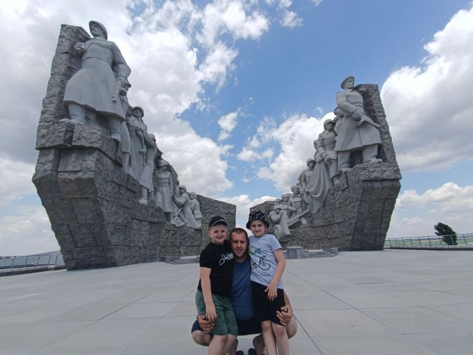 В рамках празднования Дня отца в Ботиевской библиотеке состоялась увлекательная онлайн-фотоакция «Папа рядом — счастье в кадре!» В рамках празднования Дня отца в Ботиевской библиотеке состоялась увлекательная онлайн-фотоакция «Папа рядом — счастье в кадре!»