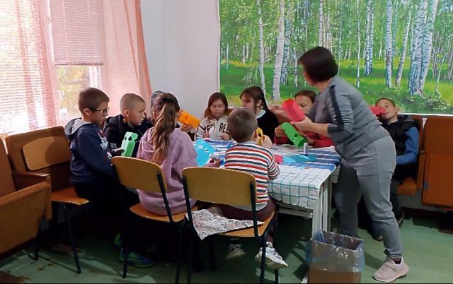 Сегодня День отца, а значит, Мы поздравляем всех мужчин, Которым выпала удача Детей воспитывать, растить Сегодня День отца, а значит, Мы поздравляем всех мужчин, Которым выпала удача Детей воспитывать, растить