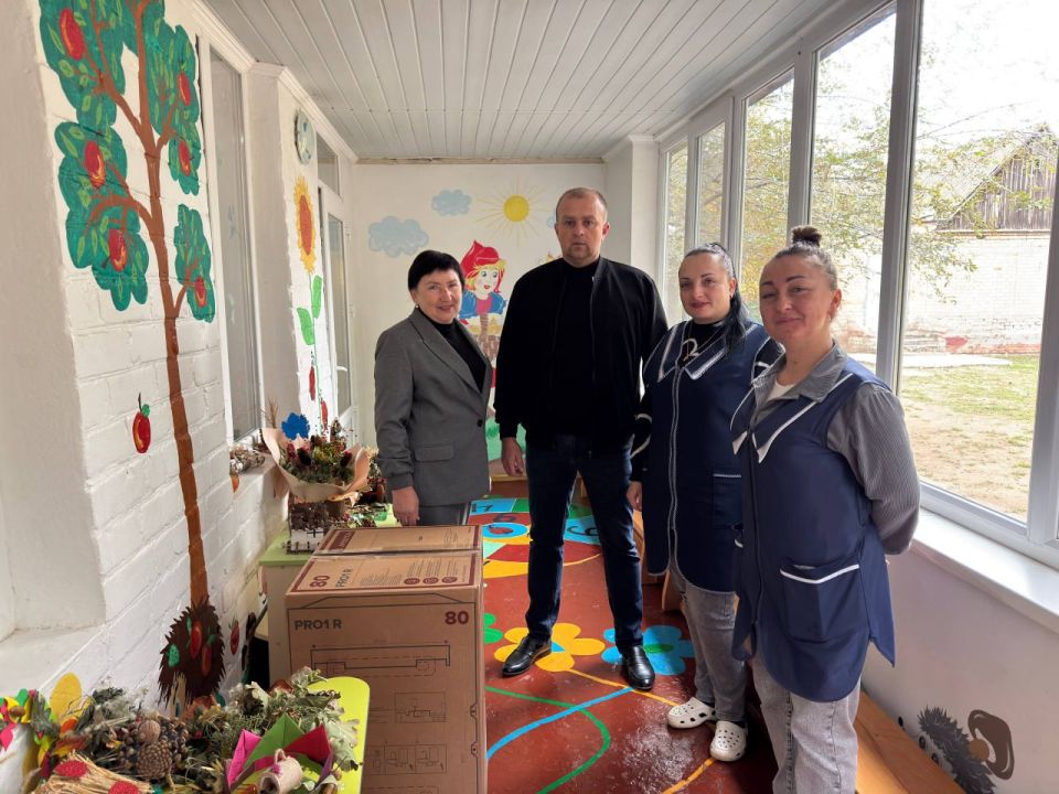 Депутат «Единой России» оказал помощь детскому саду в приобретении оборудования в Приазовье