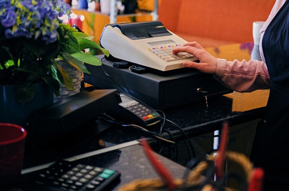 41 год, торговля и телевизор