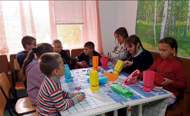 Сегодня День отца, а значит, Мы поздравляем всех мужчин, Которым выпала удача Детей воспитывать, растить Сегодня День отца, а значит, Мы поздравляем всех мужчин, Которым выпала удача Детей воспитывать, растить