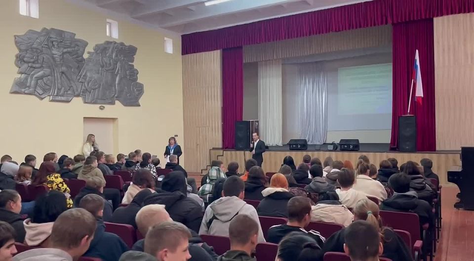 В Днепрорудненском профессиональном лицее прошел тренинг "Трудоустройство-важная составляющая твоего будущего"