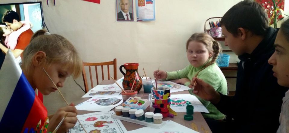 В Переможненском СДК состоялась познавательно- творческая программа "Золотая Хохлома" В Переможненском СДК состоялась познавательно- творческая программа "Золотая Хохлома"