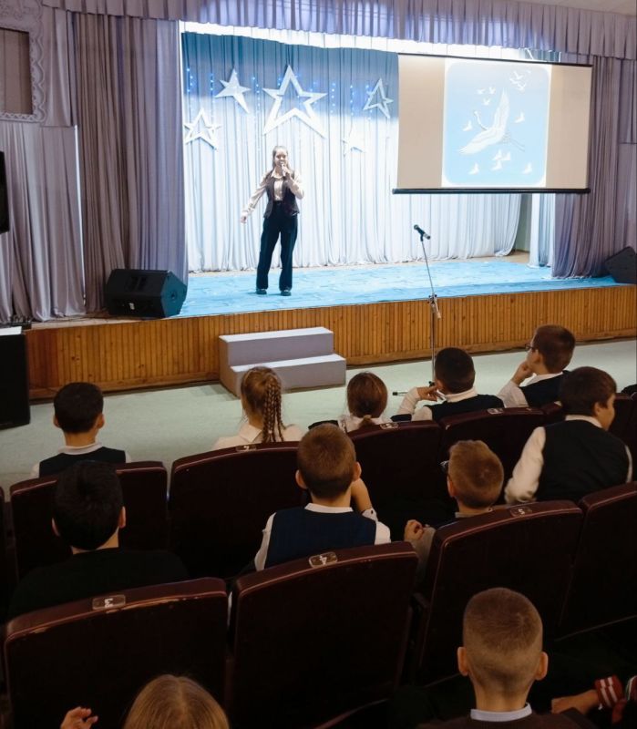 22 октября акцией «Под крылом белых журавлей» в ДК «Современник» отметили День памяти павших воинов в вооружённых конфликтах 22 октября акцией «Под крылом белых журавлей» в ДК «Современник» отметили День памяти павших воинов в вооружённых конфликтах