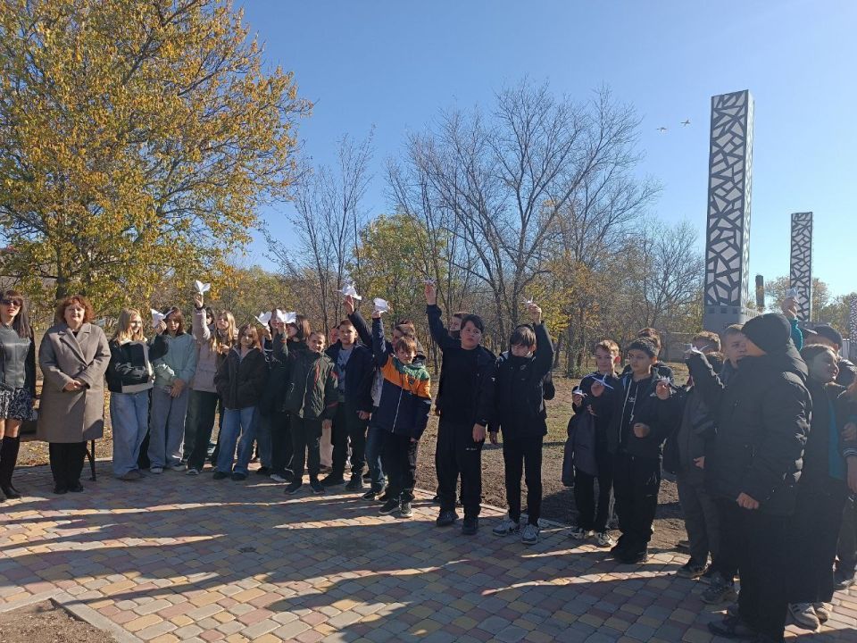 День Белых Журавлей: праздник памяти и поэзии День Белых Журавлей: праздник памяти и поэзии