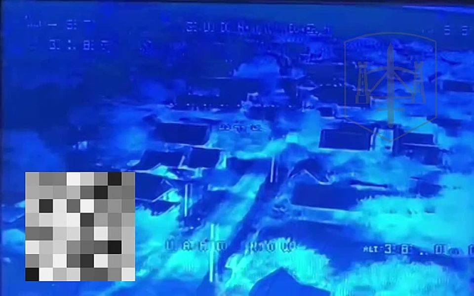 Оператор дрона -камикадзе 58 Армии уничтожил вражеский микроавтобус возле пункта временного размещения боевиков на Запорожском направлении