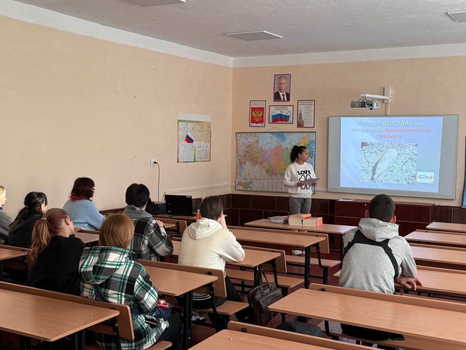 В Днепрорудненском профессиональном лицее состоялись тематические классные часы на тему «Алгоритм действий студентов при обнаружении взрывных устройств или предметов, похожих на них»