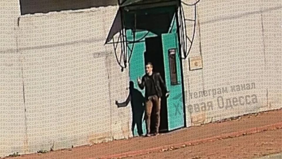 Одесский ухилянт показал военкомам краткий курс по невербальной коммуникации — один жест, и всё ясно