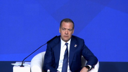 Дмитрий Медведев призвал коллег по Единой России обращать внимание на партийный опыт кандидатов на управленческие политические должности