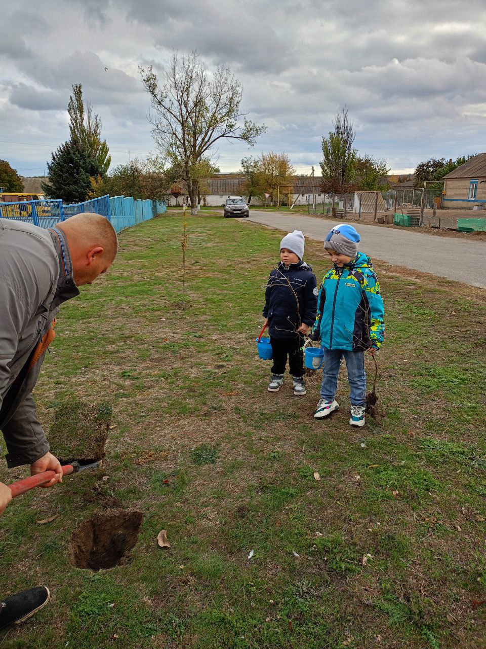 «У каждого малыша — своё дерево!»: акция по озеленению в селе Долинское «У каждого малыша — своё дерево!»: акция по озеленению в селе Долинское