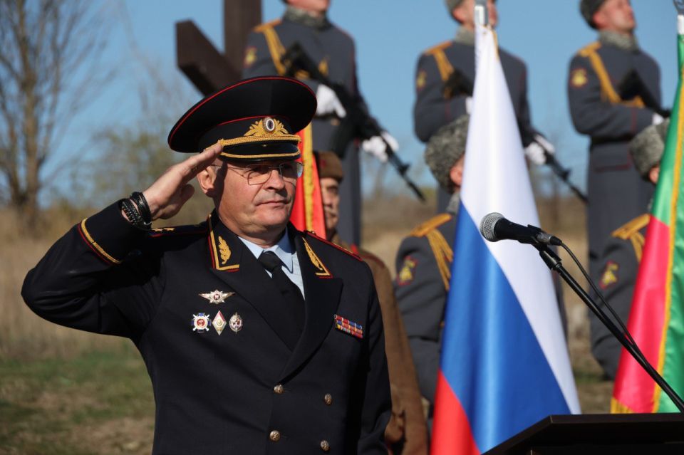 В селе Мордвиновка Запорожской области, на территории мемориального комплекса "Линия Вотан", прошла траурная церемония, посвященная перезахоронению останков солдат Советской армии, отдавших свои жизни, защищая Мелитополь в...