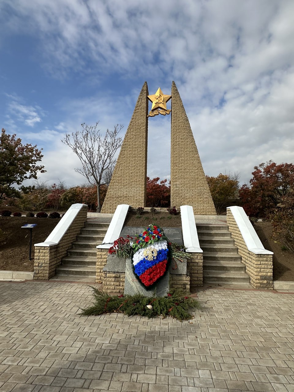 23 октября представители Молодежного совета ТФОМС Запорожской области возложили цветы в день освобождения города