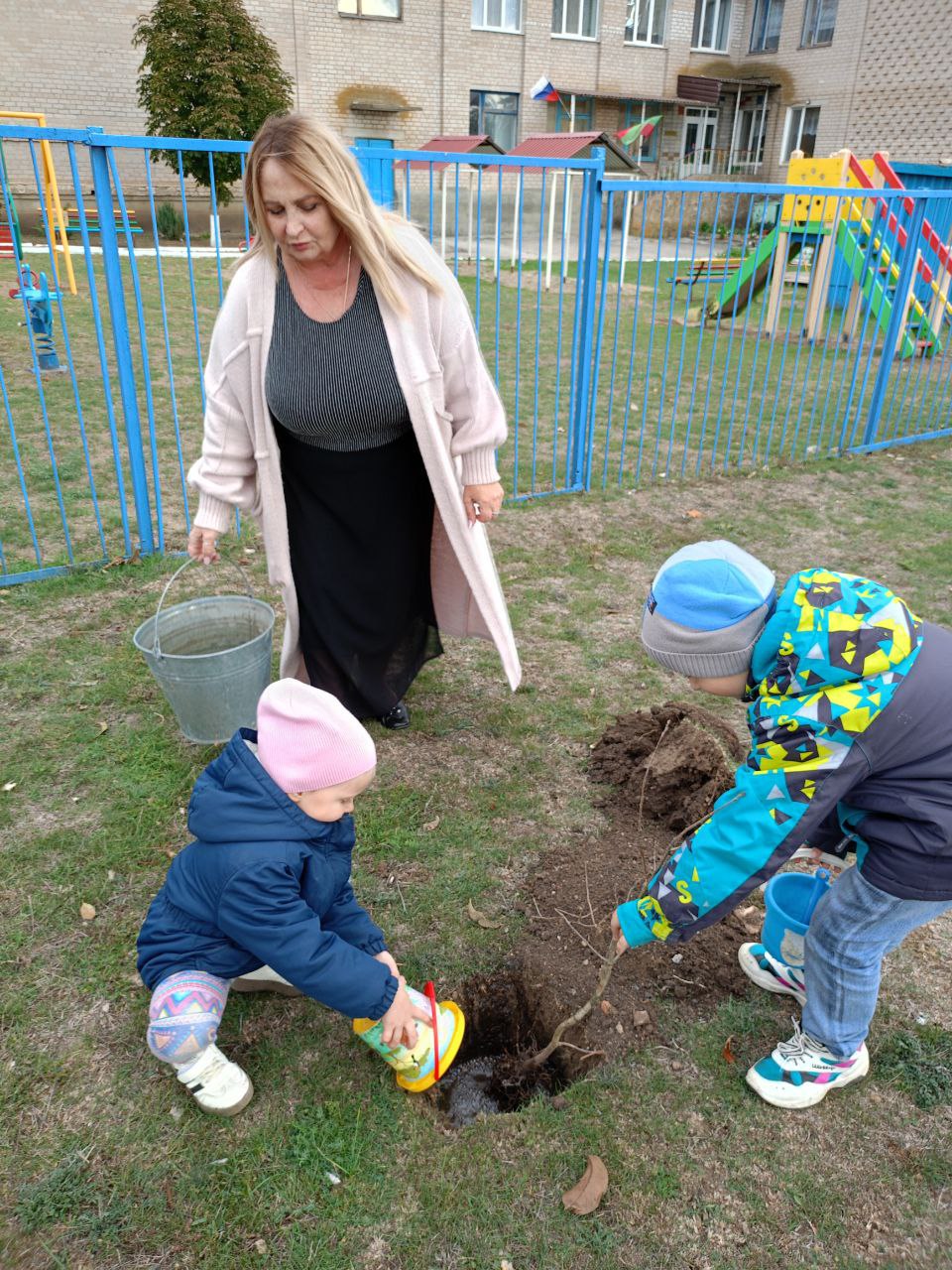 «У каждого малыша — своё дерево!»: акция по озеленению в селе Долинское «У каждого малыша — своё дерево!»: акция по озеленению в селе Долинское