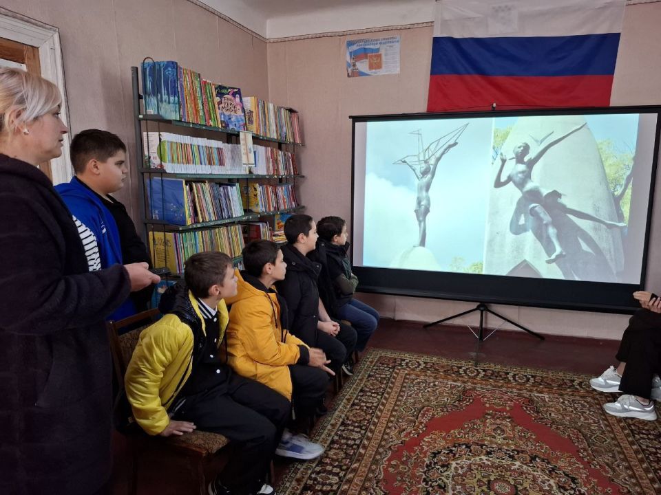 Праздник белых журавлей.. В Богдановской сельской библиотеке успешно прошел патриотическое мероприятие "Праздник белых журавлей". Это мероприятие стало прекрасным поводом вспомнить историю этого значимого праздника и отдать... Праздник белых журавлей.. В Богдановской сельской библиотеке успешно прошел патриотическое мероприятие "Праздник белых журавлей". Это мероприятие стало прекрасным поводом вспомнить историю этого значимого праздника и отдать...