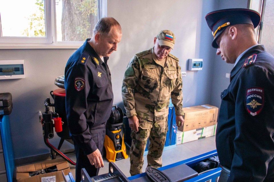 Генерал-лейтенант полиции Вадим Казьмин посетил Запорожскую область Генерал-лейтенант полиции Вадим Казьмин посетил Запорожскую область