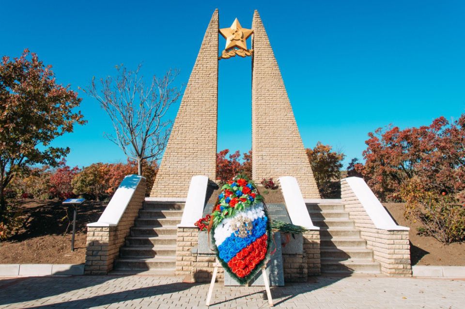 В селе Мордвиновка Запорожской области, на территории мемориального комплекса "Линия Вотан", прошла траурная церемония, посвященная перезахоронению останков солдат Советской армии, отдавших свои жизни, защищая Мелитополь в... В селе Мордвиновка Запорожской области, на территории мемориального комплекса "Линия Вотан", прошла траурная церемония, посвященная перезахоронению останков солдат Советской армии, отдавших свои жизни, защищая Мелитополь в...