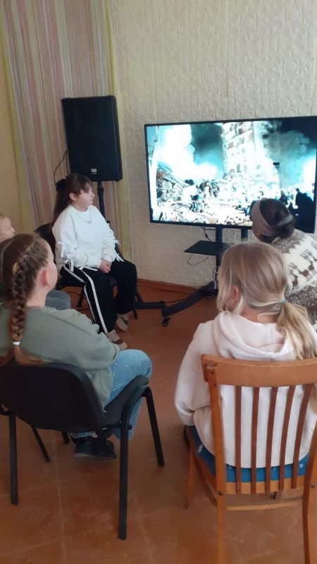 В Чернозёмненском сельском доме культуры совместно с библиотекой провели слайд - беседу "Когда чужая боль становится своей" В Чернозёмненском сельском доме культуры совместно с библиотекой провели слайд - беседу "Когда чужая боль становится своей"