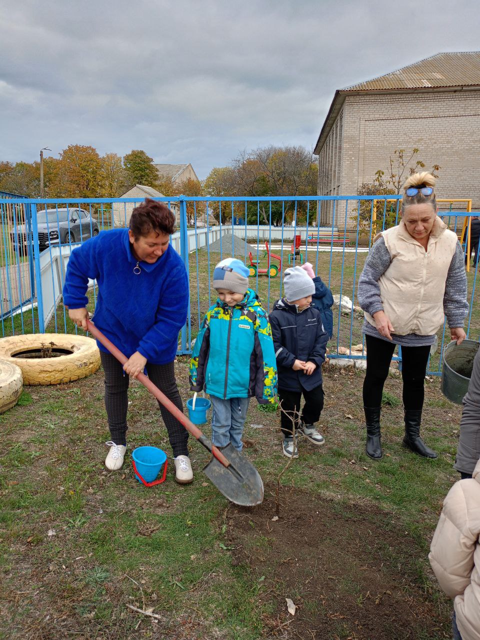 «У каждого малыша — своё дерево!»: акция по озеленению в селе Долинское «У каждого малыша — своё дерево!»: акция по озеленению в селе Долинское