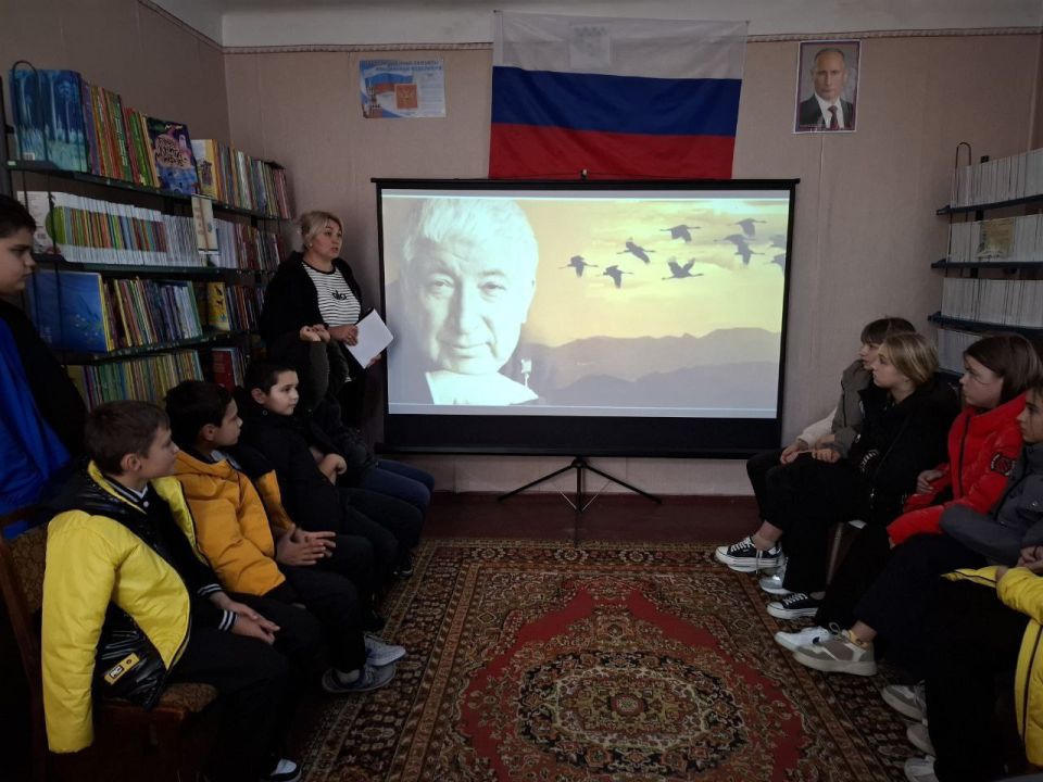 Праздник белых журавлей.. В Богдановской сельской библиотеке успешно прошел патриотическое мероприятие "Праздник белых журавлей". Это мероприятие стало прекрасным поводом вспомнить историю этого значимого праздника и отдать... Праздник белых журавлей.. В Богдановской сельской библиотеке успешно прошел патриотическое мероприятие "Праздник белых журавлей". Это мероприятие стало прекрасным поводом вспомнить историю этого значимого праздника и отдать...