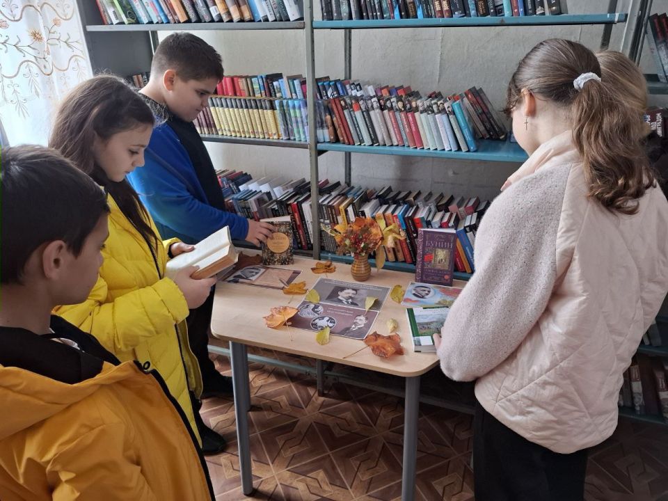 ВЕЧНО ПРИНАДЛЕЖАТЬ РОССИИ. С радостью сообщаем, что в Богдановской сельской библиотеке успешно прошла книжная выставка "Вечно принадлежать России", приуроченная к 155-летию со дня рождения выдающегося русского писателя И. А.... ВЕЧНО ПРИНАДЛЕЖАТЬ РОССИИ. С радостью сообщаем, что в Богдановской сельской библиотеке успешно прошла книжная выставка "Вечно принадлежать России", приуроченная к 155-летию со дня рождения выдающегося русского писателя И. А....