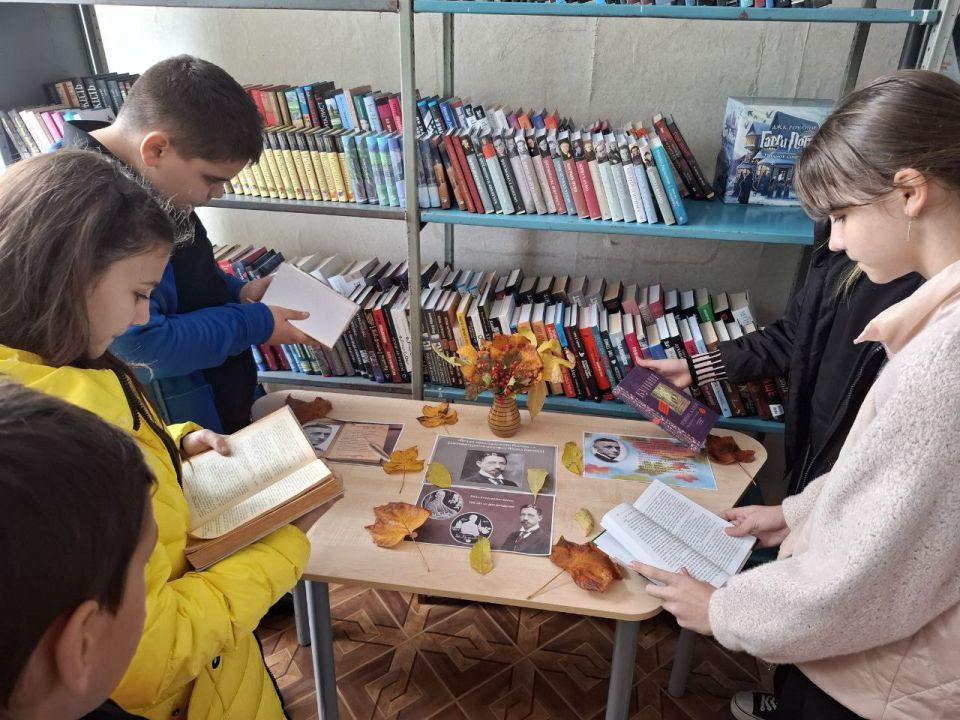 ВЕЧНО ПРИНАДЛЕЖАТЬ РОССИИ. С радостью сообщаем, что в Богдановской сельской библиотеке успешно прошла книжная выставка "Вечно принадлежать России", приуроченная к 155-летию со дня рождения выдающегося русского писателя И. А.... ВЕЧНО ПРИНАДЛЕЖАТЬ РОССИИ. С радостью сообщаем, что в Богдановской сельской библиотеке успешно прошла книжная выставка "Вечно принадлежать России", приуроченная к 155-летию со дня рождения выдающегося русского писателя И. А....