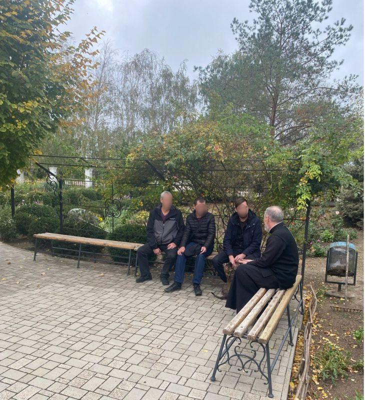 Настоятель Свято-Успенского храма провел лекцию для осужденных, состоящих на учете в Днепрорудненском филиале УИИ Настоятель Свято-Успенского храма провел лекцию для осужденных, состоящих на учете в Днепрорудненском филиале УИИ