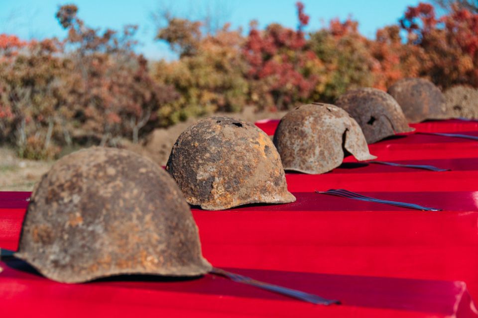 В селе Мордвиновка Запорожской области, на территории мемориального комплекса "Линия Вотан", прошла траурная церемония, посвященная перезахоронению останков солдат Советской армии, отдавших свои жизни, защищая Мелитополь в... В селе Мордвиновка Запорожской области, на территории мемориального комплекса "Линия Вотан", прошла траурная церемония, посвященная перезахоронению останков солдат Советской армии, отдавших свои жизни, защищая Мелитополь в...
