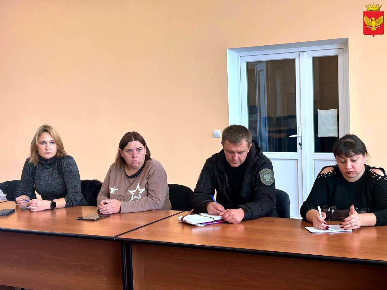 В четверг, 23 октября, в малом зале администрации Приморского муниципалитета состоялась встреча ведущих инспекторов сел округа с заместителем главы по вопросам ЖКХ, транспорта и архитектуры Александром Галием В четверг, 23 октября, в малом зале администрации Приморского муниципалитета состоялась встреча ведущих инспекторов сел округа с заместителем главы по вопросам ЖКХ, транспорта и архитектуры Александром Галием