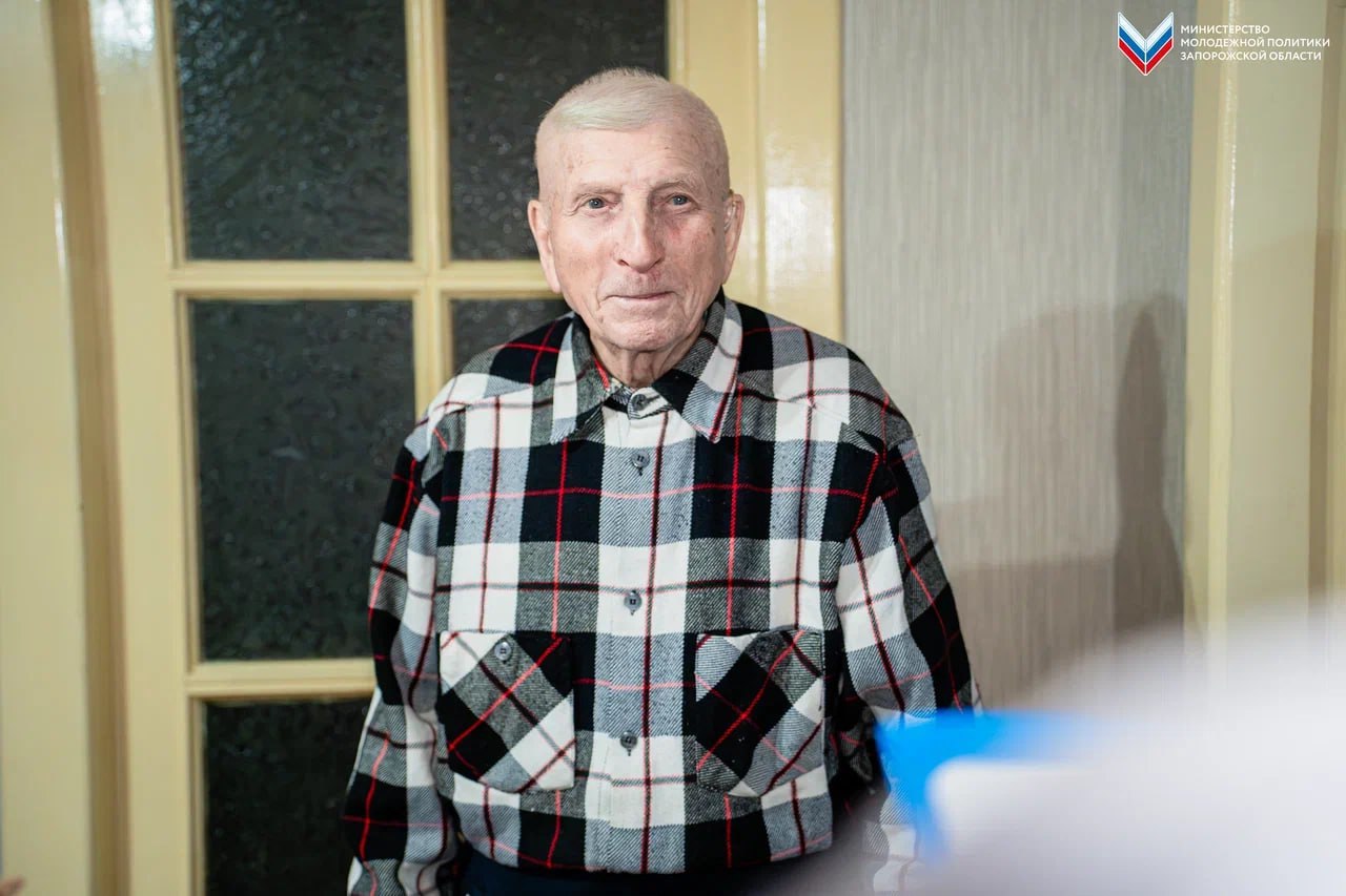 «Волонтёры Победы» навестили ветерана и поздравили его с Днём рождения! «Волонтёры Победы» навестили ветерана и поздравили его с Днём рождения!