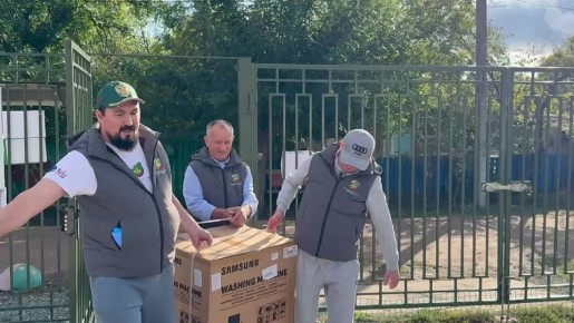 Волонтеры «Семейного Леса» передали подарки в детсад «Познайка»