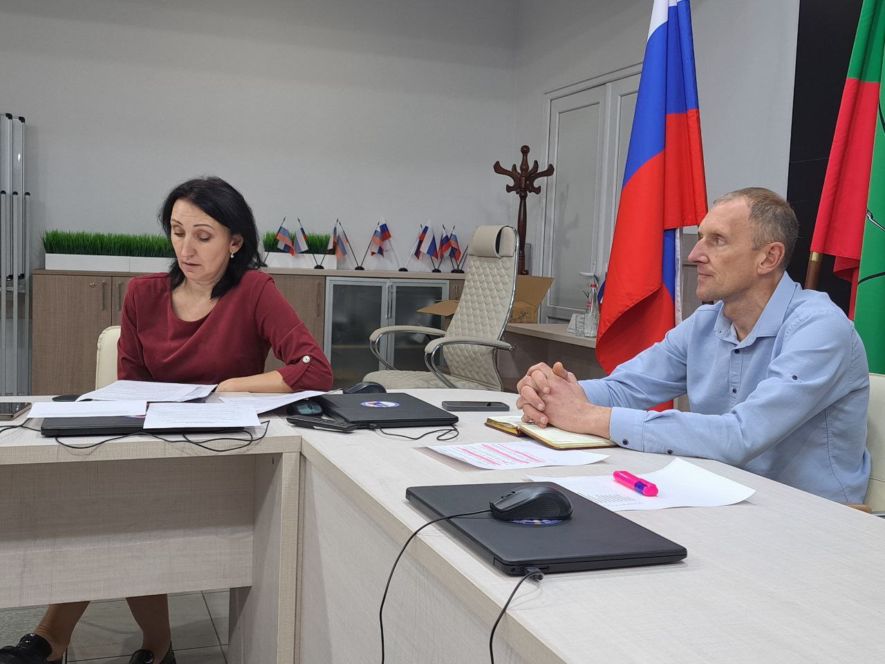 В Управлении ЗАГС Запорожской области сегодня состоялось традиционное рабочее совещание, собравшее руководителей всех территориальных отделов В Управлении ЗАГС Запорожской области сегодня состоялось традиционное рабочее совещание, собравшее руководителей всех территориальных отделов