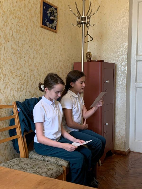 В нашем Приазовском Доме Культуры продолжаются занятия по эстрадному вокалу, наполненные музыкой, творчеством и стремлением к совершенству! В нашем Приазовском Доме Культуры продолжаются занятия по эстрадному вокалу, наполненные музыкой, творчеством и стремлением к совершенству!