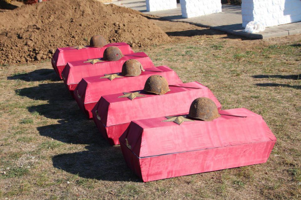 Министр культуры Светлана Назина приняла участие в церемонии перезахоронения бойцов Красной армии в Мордвиновке Министр культуры Светлана Назина приняла участие в церемонии перезахоронения бойцов Красной армии в Мордвиновке