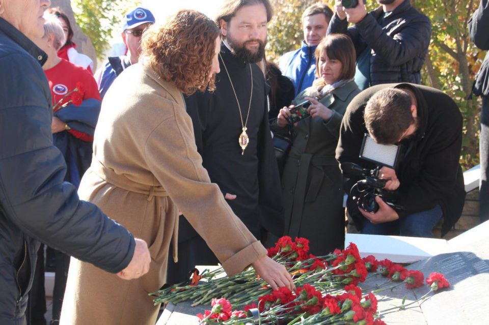 Министр культуры Светлана Назина приняла участие в церемонии перезахоронения бойцов Красной армии в Мордвиновке Министр культуры Светлана Назина приняла участие в церемонии перезахоронения бойцов Красной армии в Мордвиновке