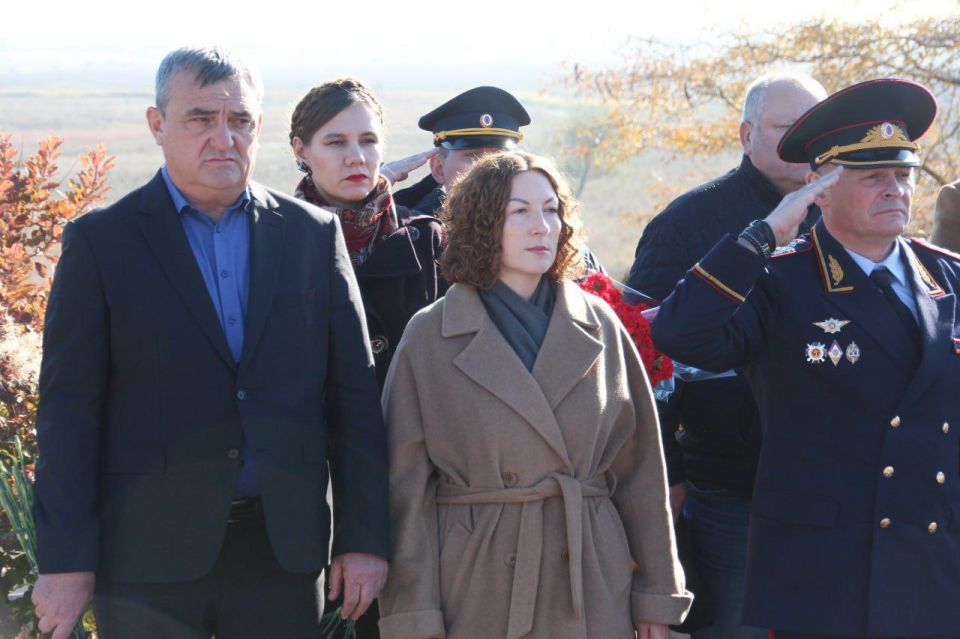 Министр культуры Светлана Назина приняла участие в церемонии перезахоронения бойцов Красной армии в Мордвиновке Министр культуры Светлана Назина приняла участие в церемонии перезахоронения бойцов Красной армии в Мордвиновке